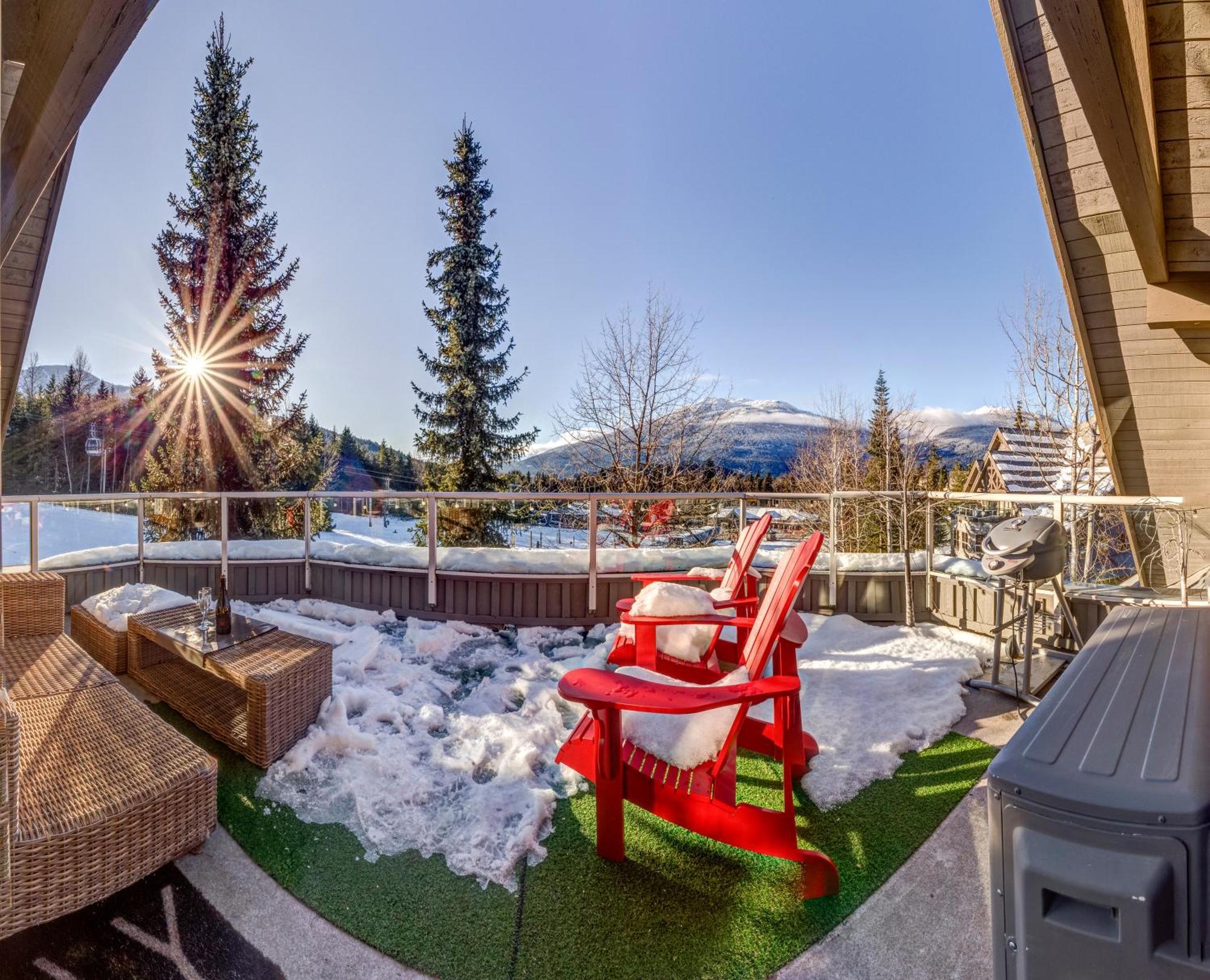The Lookout Penthouse // A Luxe Suite In Whistler Kültér fotó