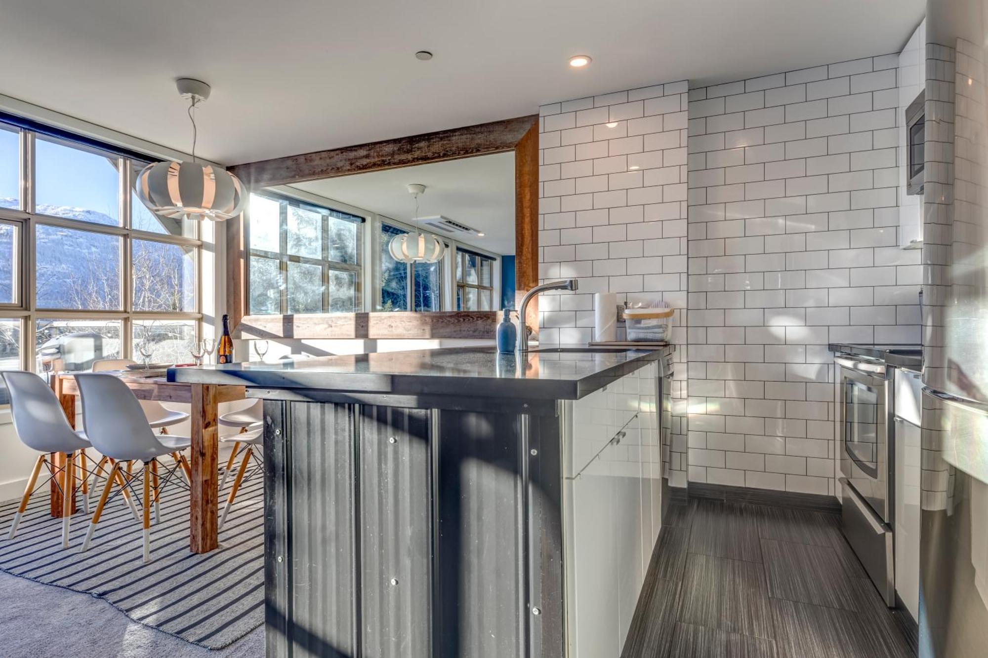The Lookout Penthouse // A Luxe Suite In Whistler Kültér fotó