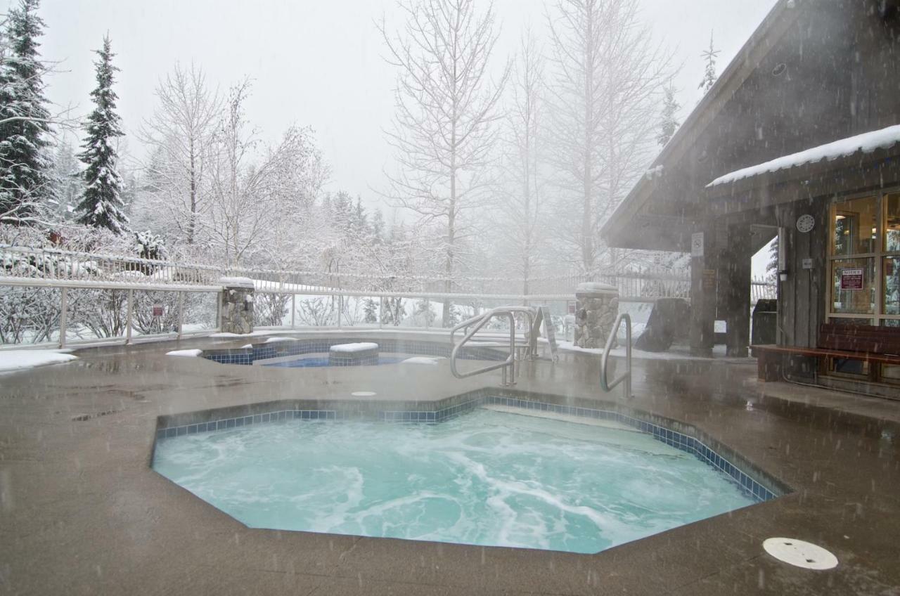 The Lookout Penthouse // A Luxe Suite In Whistler Kültér fotó